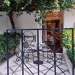 Hidden Gem ι *